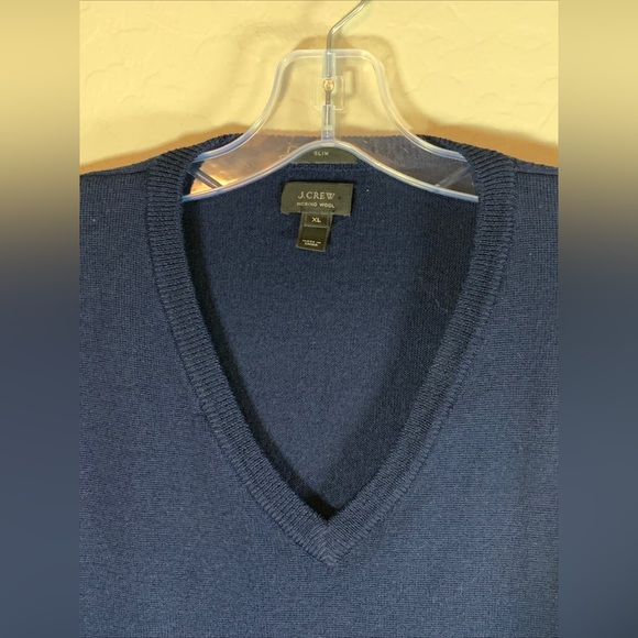 J. Crew V-Neck 100% Merino Wool Sweater Navy Blue Men’s XL - Picture 2 of 5